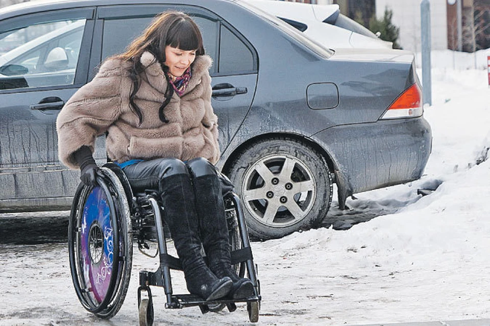 Сами инвалиды признают, что на качество колясок нареканий уже не осталось.