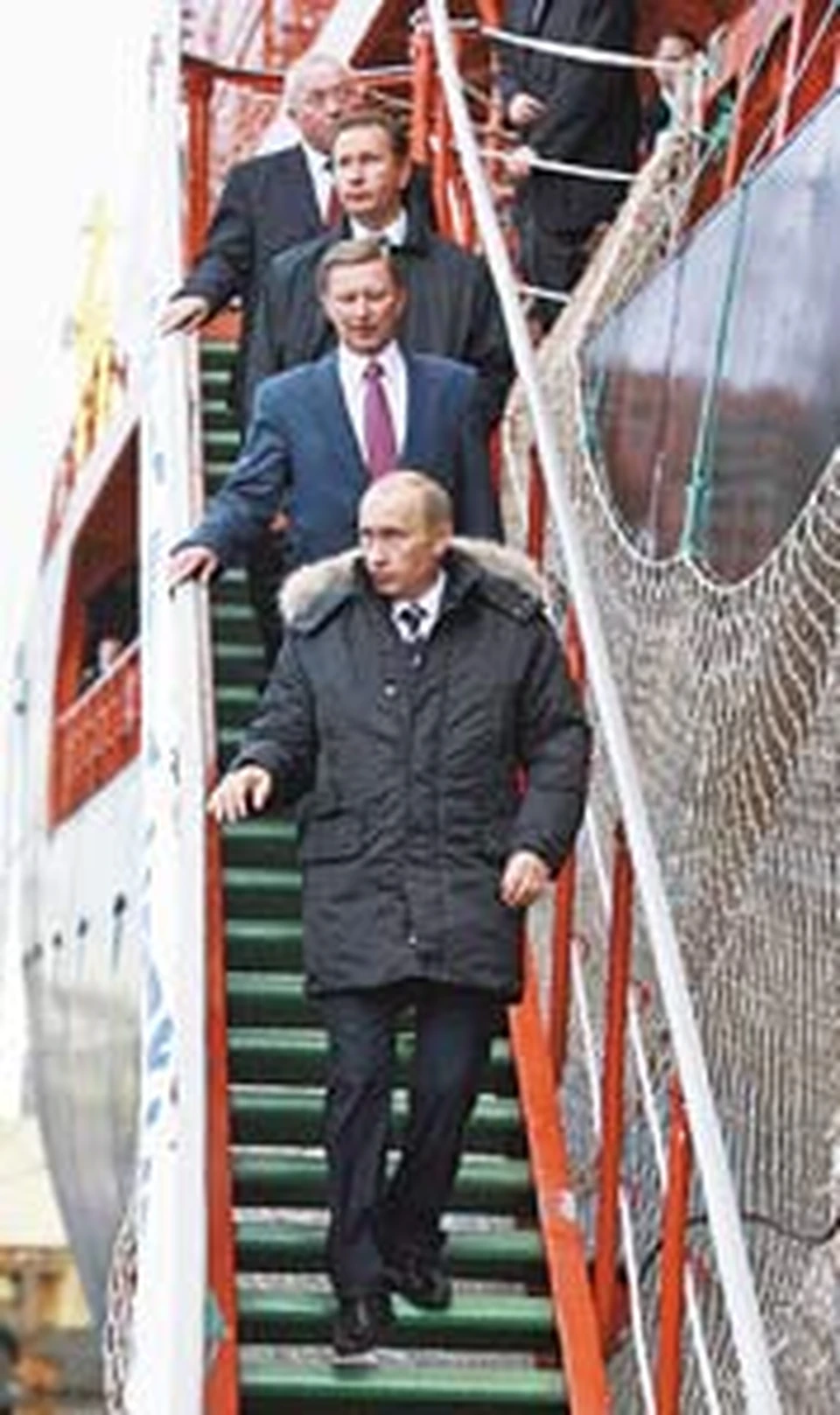 Глава России спустил подчиненных на землю.