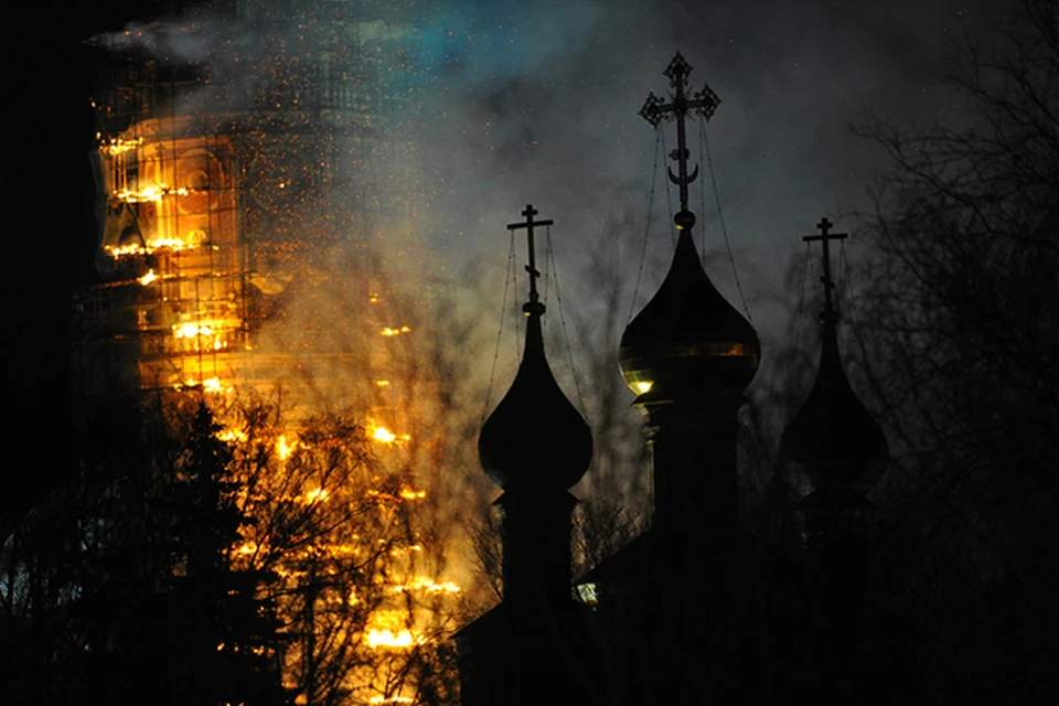 В Москве загорелся Новодевичий монастырь