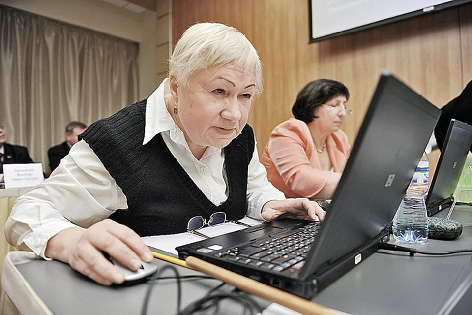 Приостановят ли выплаты пенсий работающим пенсионерам, чей доход превысит 83 тысячи в месяц?