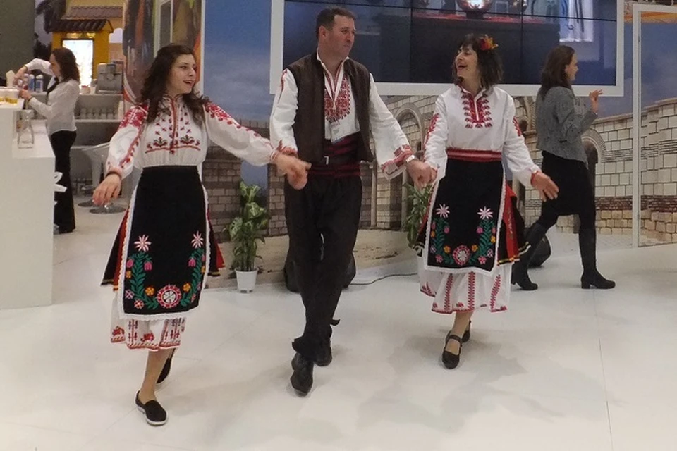 На весенние туристические выставки в Москву из Болгарии приехали и министр туризма, и артисты.