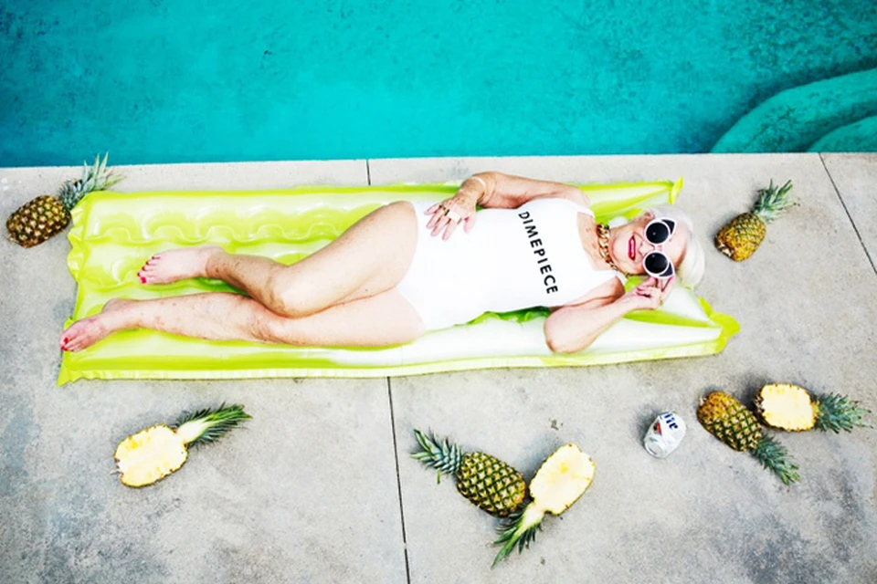 Бабуля Бадди Винкл, всего за несколько месяцев ставшая звездой «Инстаграма», снялась в фотосессии в моделях из весенне-летней коллекции «Dimepiece». Фото: Instagram.