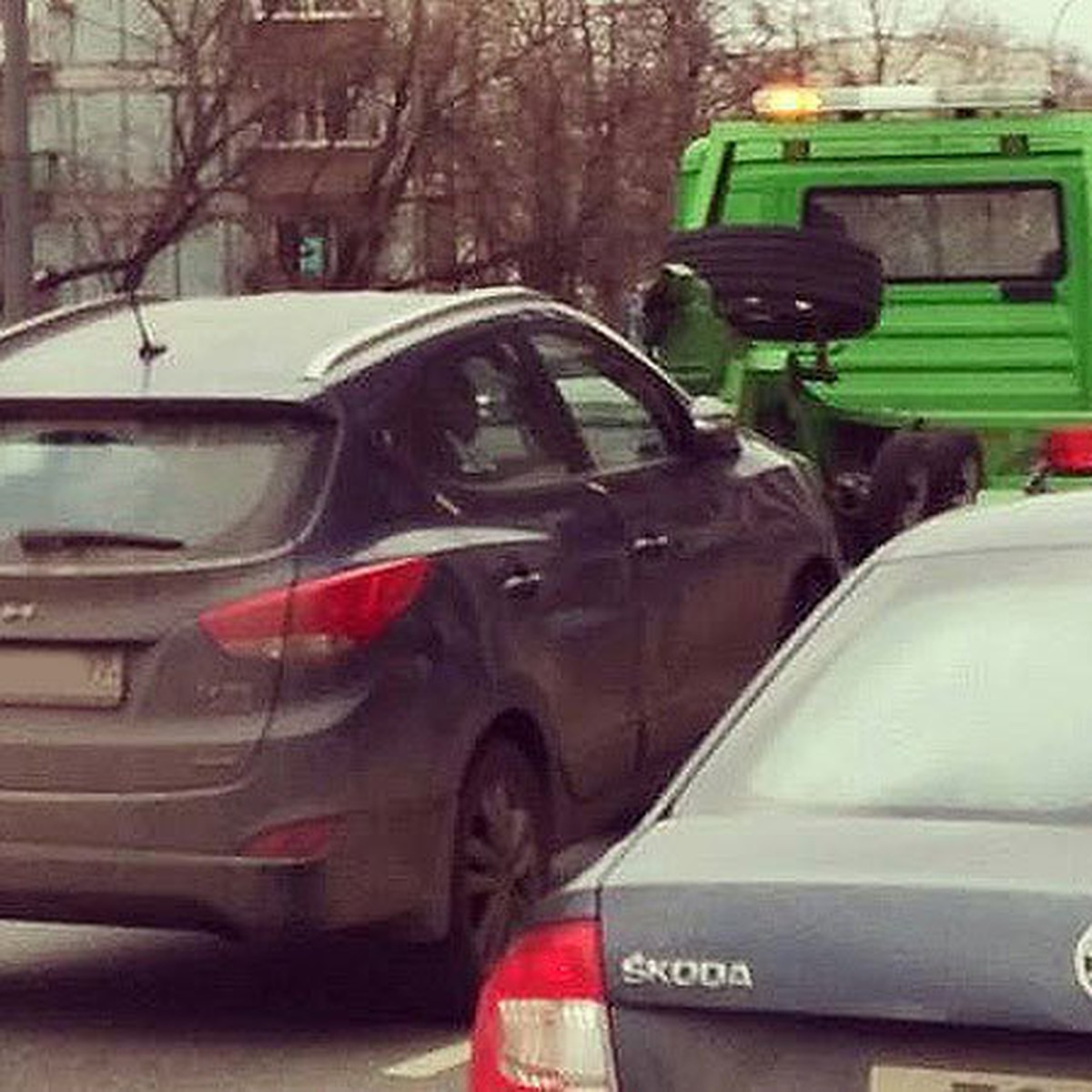 Автомобилисты будут дольше стоять в очереди, чтобы забрать машину со  штраф-стоянки - KP.RU