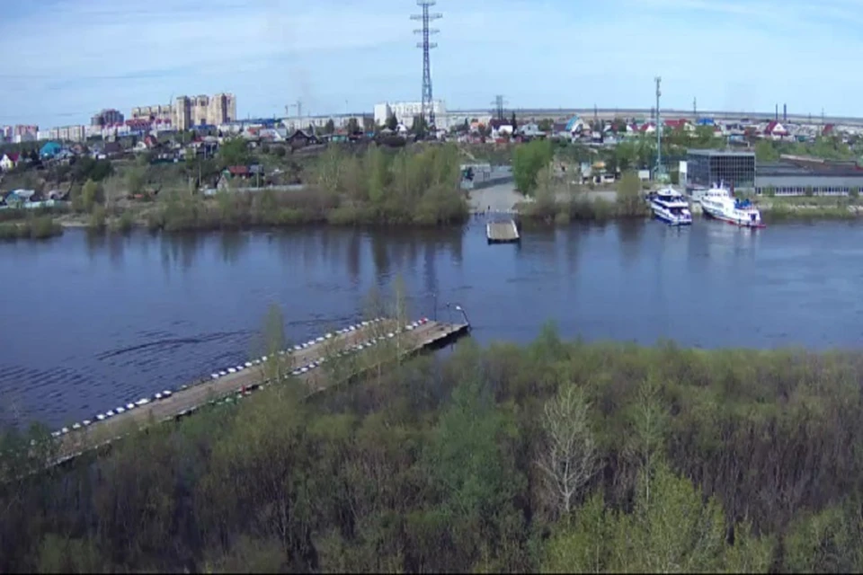 Из-за паводка в Тюмени закрыли понтонную переправу через р. Туру Фото cam.t72.ru