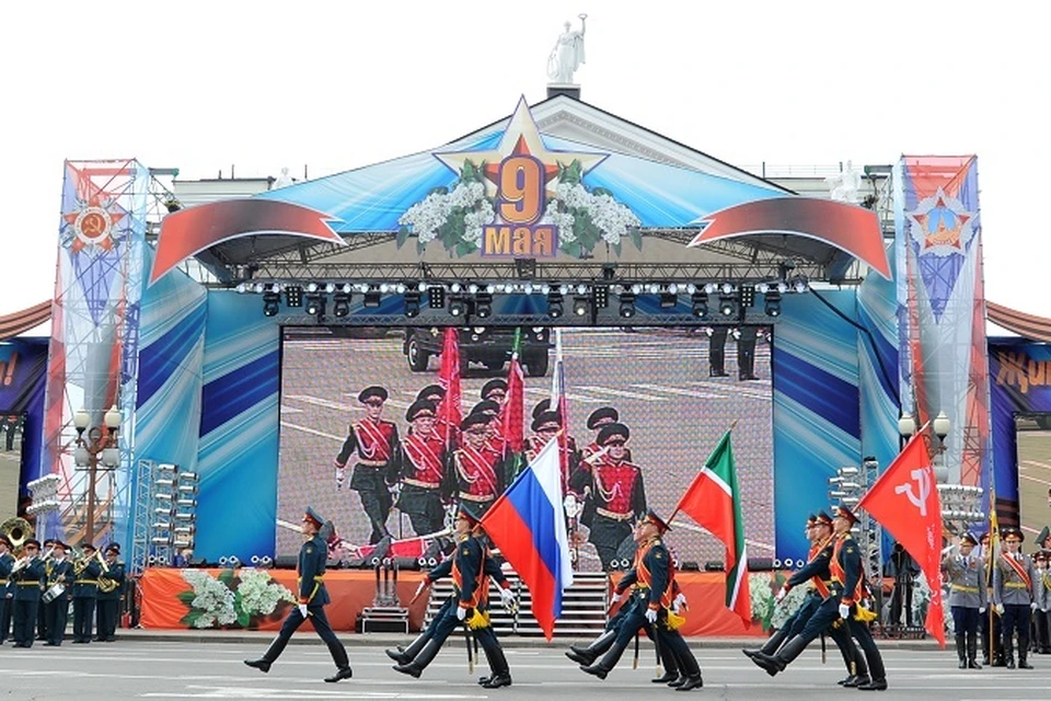В этом году Парад Победы проходит на площади Свободы.
