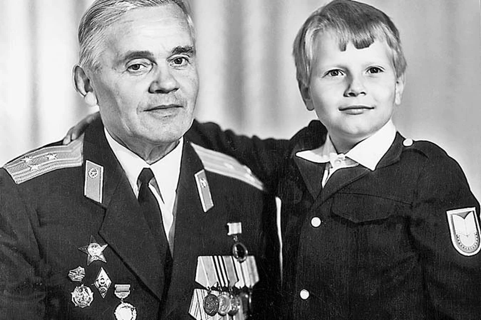 Юный Коля Басков с дедушкой. В годы войны Николай Николаевич Еременко дошел до Берлина. Фото: личный архив.