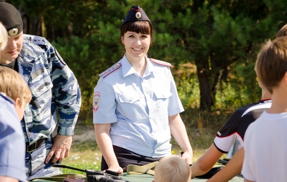 Дело подростков. Отдел по делам несовершеннолетних. Полиция по делам несовершеннолетних г. Саки. Инспектор по делам несовершеннолетних Нерехта. Инспектор по делам несовершеннолетних город Луга.