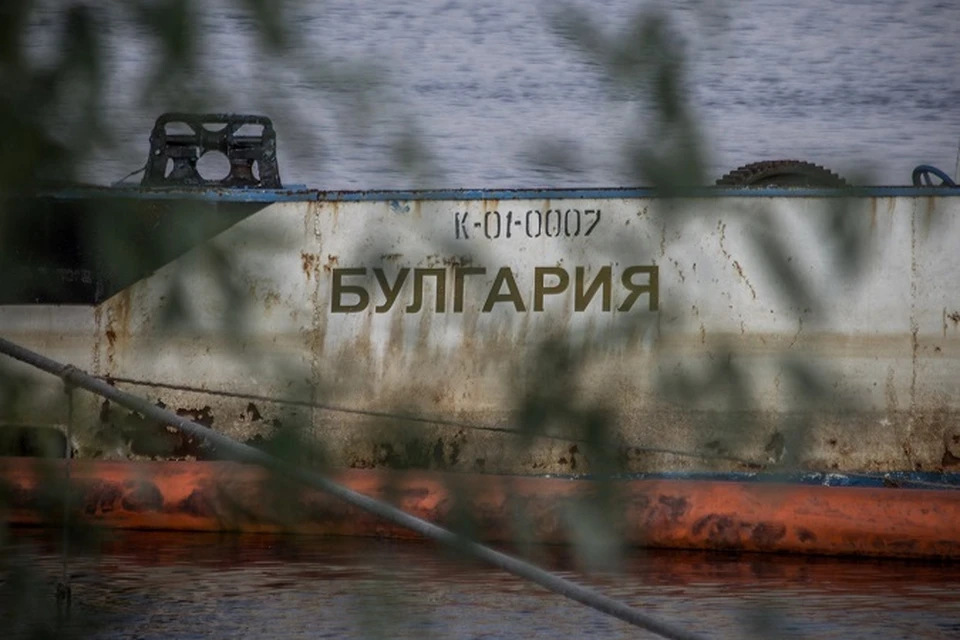 После крушения "Булгарию" отбуксировали в затон Камского устья.