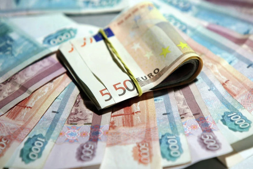 Фальшивомонетчики не подделывают крупные банкноты евро