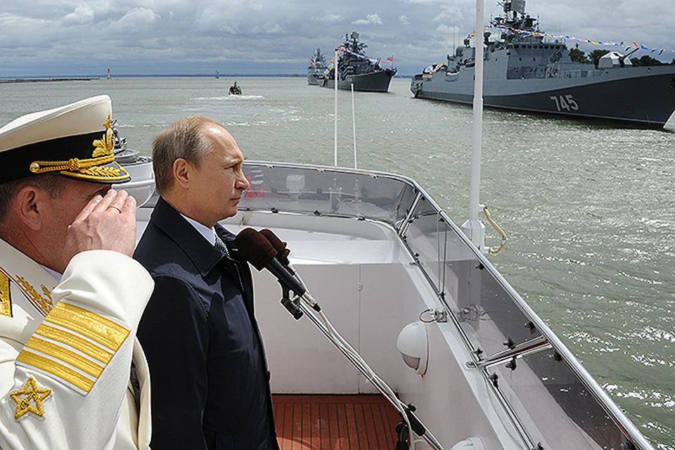 Президент Путин поздравил военных моряков с Днем ВМФ
