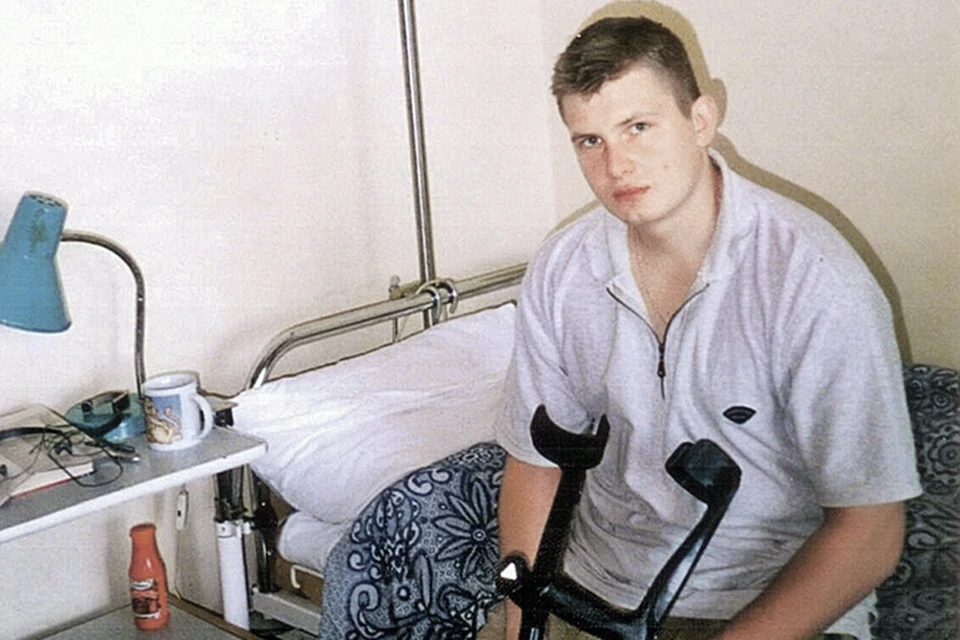 После тяжелейшего ранения на больничной койке казалось, что жизнь кончилась... Фото: личный архив Игоря Потапова.