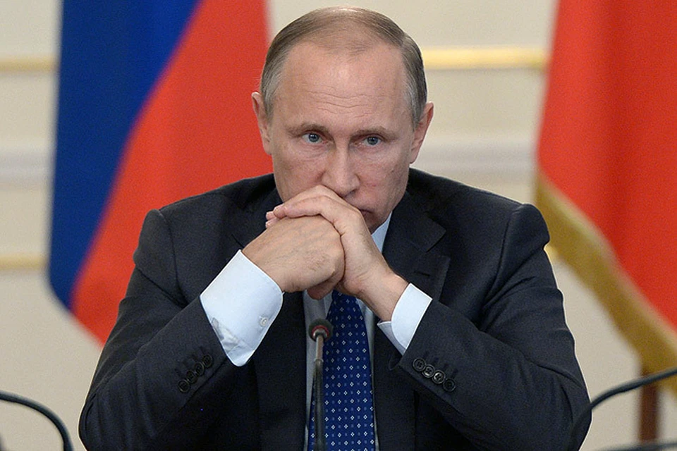 5 августа 2015. Президент России Владимир Путин проводит совещание с членами правительства РФ в резиденции Ново-Огарево.