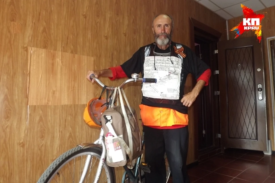 Анатолий Александрович Цепкало путешествует по России на простеньком велосипеде