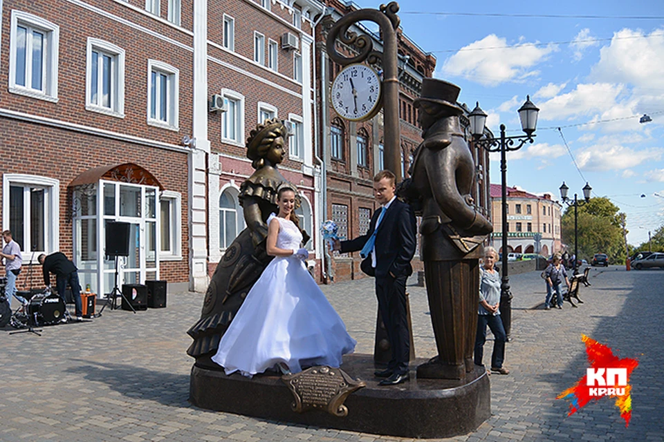 Наверняка «Место встречи» станет популярным среди кировчан, и они сами начнут назначать свидания под уличными часами.