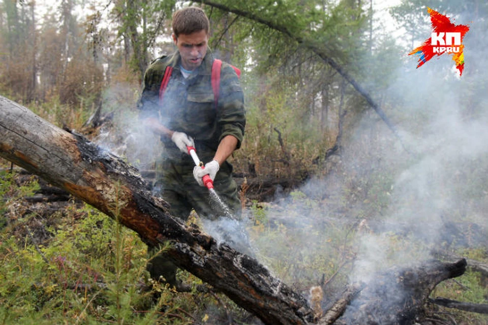 Корреспондент «Комсомолки» боролся с огнем, взявшим в кольцо знаменитое озеро.