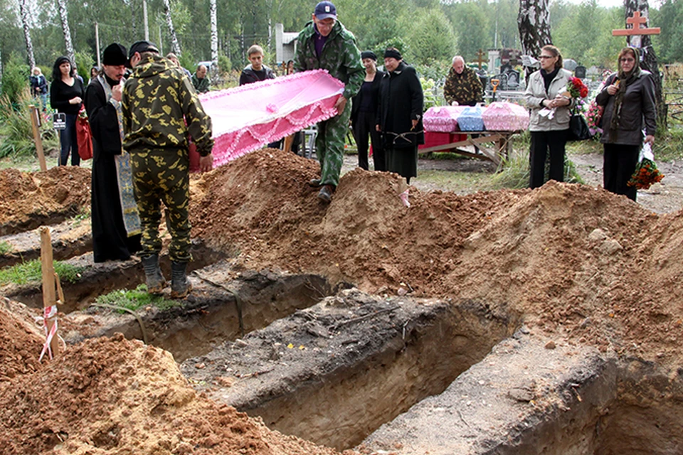 Жертв "нижегородского душегуба" Олега Белова похоронили в Коврове 5 сентября