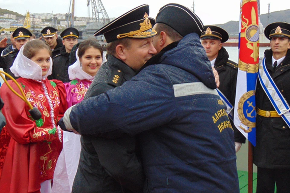Главком ВМФ Адмирал Виктор Чирков встречает командира подв лодки