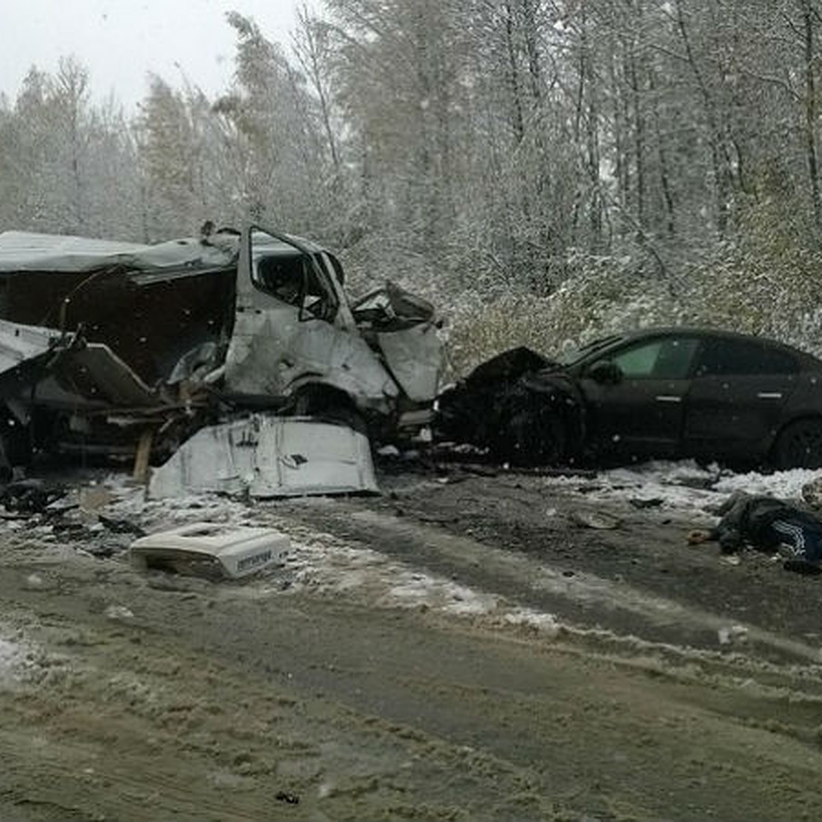 ДТП под Угличем: в страшной аварии из-за снегопада погибли двое, четверо  ранены - KP.RU