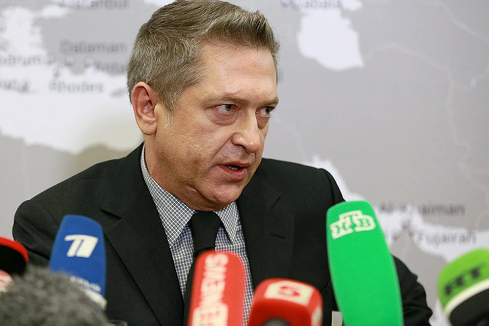 Генеральный директор авиакомпании "Когалымавиа" Александр Снаговский на пресс-конференции.