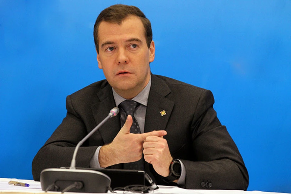 Премьер-министр РФ Дмитрий Медведев: "Понятно, что нам рано или поздно придется принимать решение о том, чтобы пенсионный возраст увеличивать"