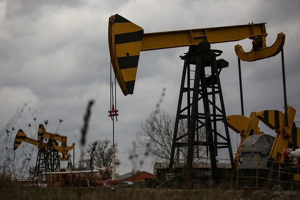 Прогноз мирового спроса на нефть в 2016 году повышается на 100 тысяч баррелей в сутки