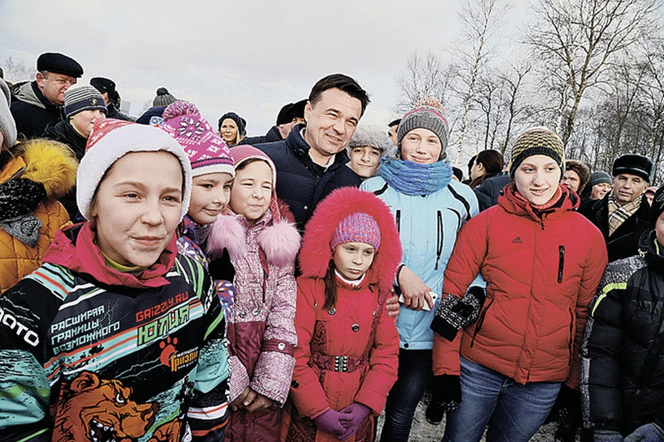 По доброй традиции проводы елки в столицу стали настоящим праздником для детей. Фото: Александр ЩЕМЛЯЕВ