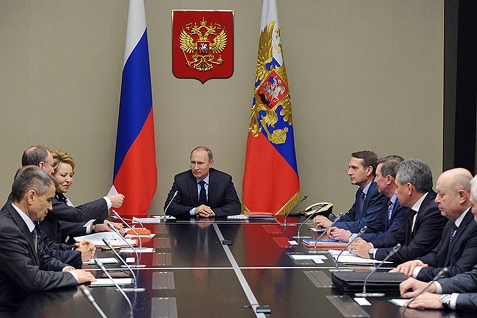 Владимир Путин провел оперативное совещание с постоянными членами Совета Безопасности