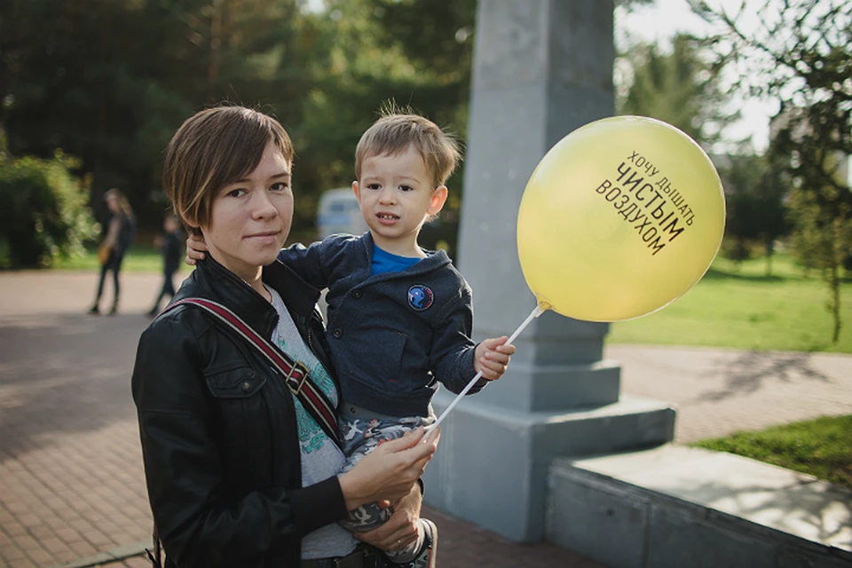 Челябинцы выбирают чистый воздух! Фото сделано на митинге, который прошел в сентябре на Алом поле.