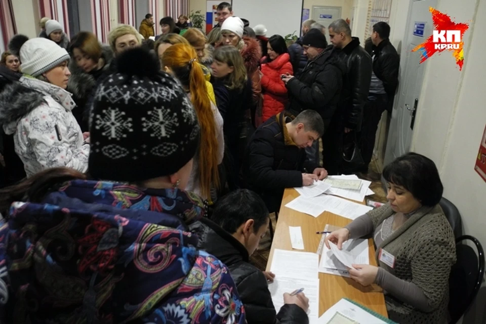 Ангарчане 10 дней дежурили у школы, чтобы записать детей в первый класс