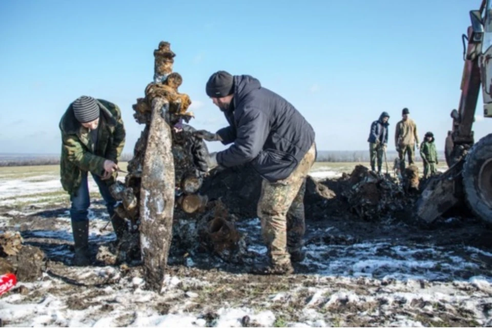 Поисковики обнаружили самолет в 70-ти километрах от Ростова. Фото: "Миус Фронт"