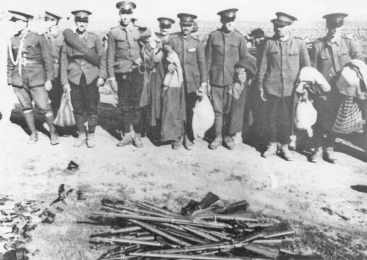 Убегая 28 июня 1940 года из Бессарабии, румынские жандармы и военные занимались грабежами и зверски бесчинствовали в городах края