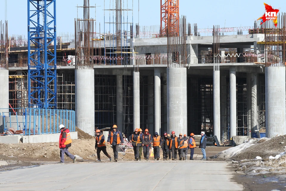 Строители стадиона к ЧМ-2018 в Нижнем Новгороде бастуют из-за трехмесячных невыплат.