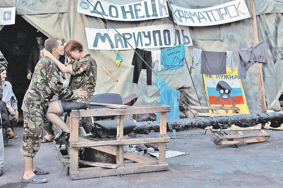 В августе 2014-го Киев заполонили мальчики и девочки в камуфляже. Они еще не знают, что их обманут.