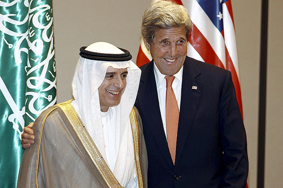 Глава МИД Саудовской Аравии Адель аль-Джубейр и Джон Керри демонстрируют крепкую дружбу. И всё же между странами наметились серьезные разногласия.