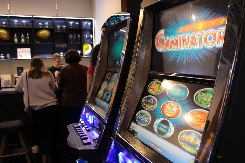 С начала апреля в зале функционируют около 150 игровых автоматов, но инвестор планирует увеличить их количество до пятисот.