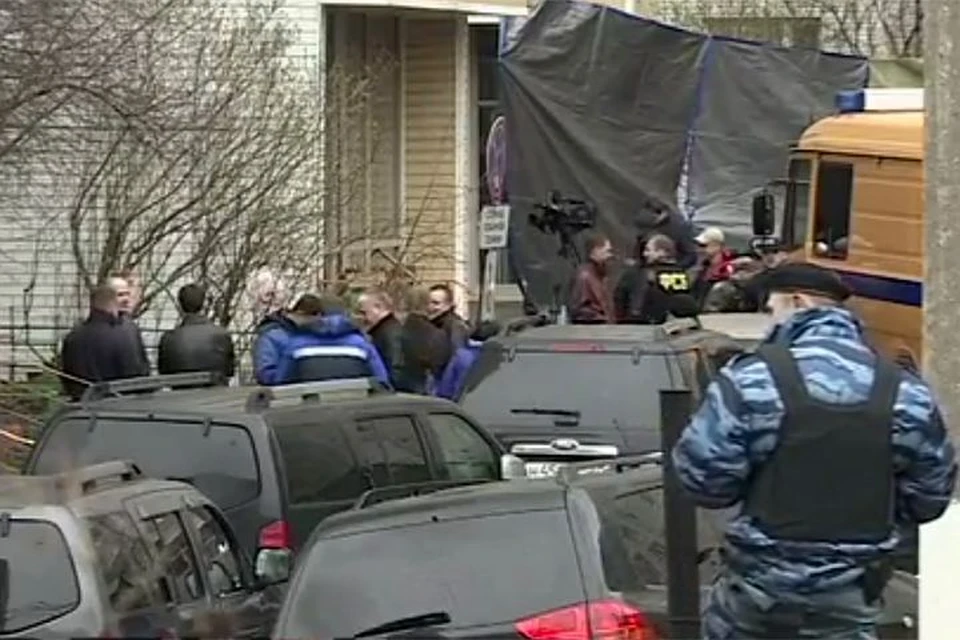 Сотрудники правоохранительных органов проводят оперативно-разыскные мероприятия