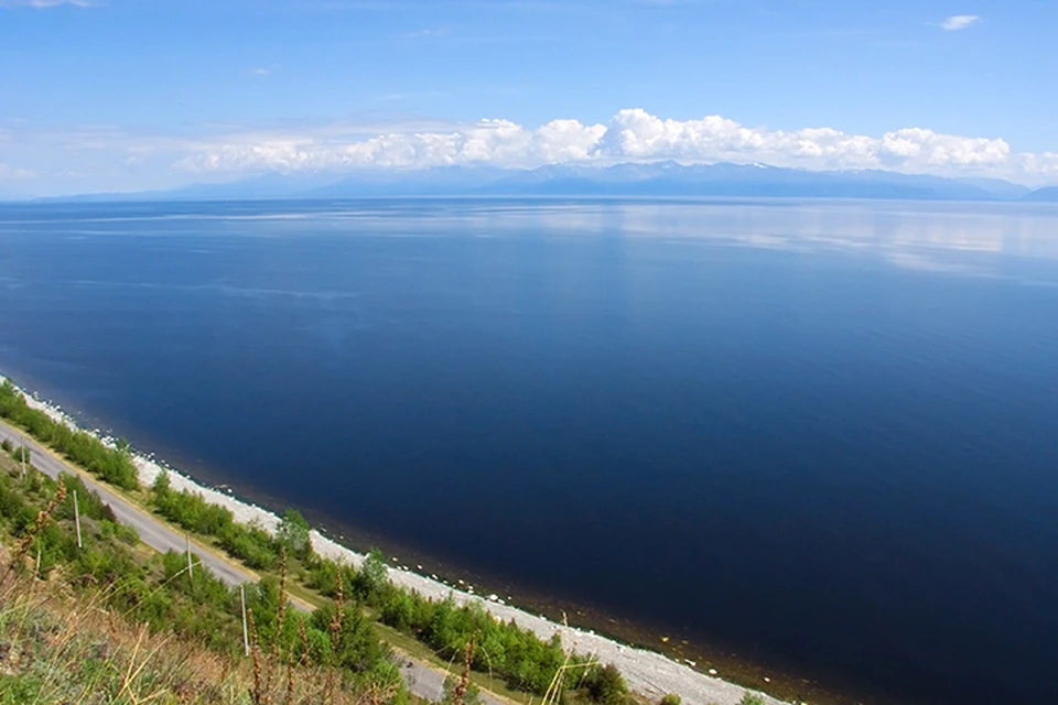 Озеро Байкал хоть и холодное, но красотой своей, природой и энергетикой привлекает не меньше туристов, чем теплое Красное море. Фото: YAY\TASS