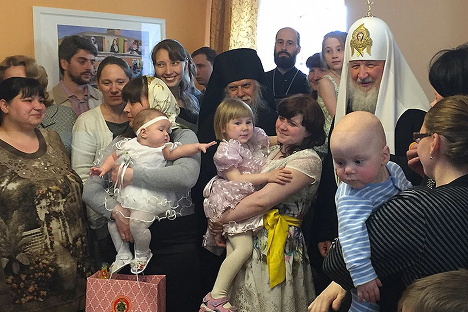 Патриарх Кирилл в московском Доме для мамы