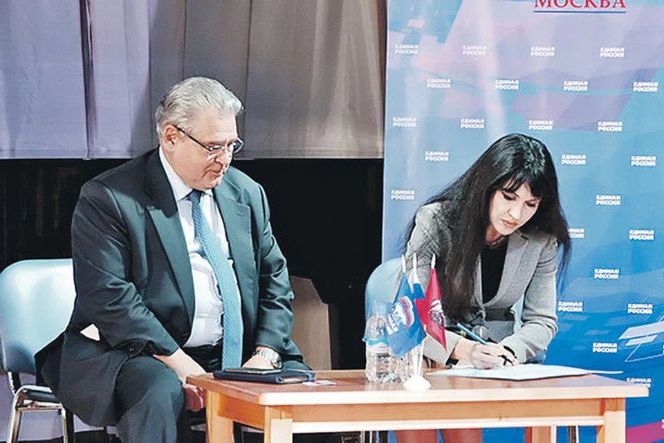 Участники предварительного голосования «Единой России» подписали меморандум о честных выборах. Фото: er.ru