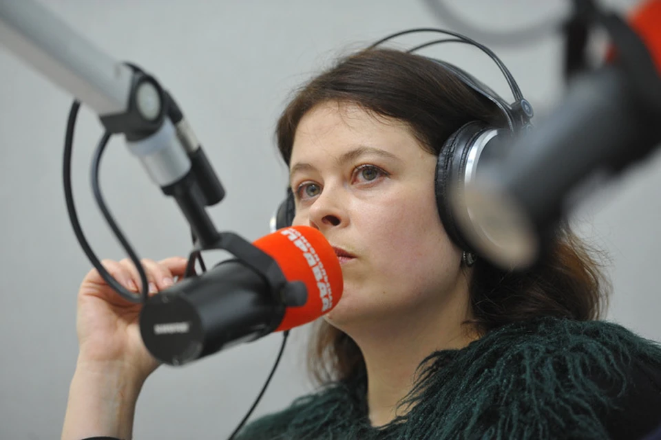 Ульяна Скойбеда делится результатами своего расследования со слушателями Радио «Комсомольская правда»