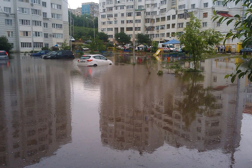 Потоп на улице Губкина 15 «Д». фото: @rbo_o