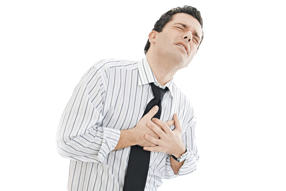 Самый яркий признак сердечного приступа - боль в груди. Но иногда инфаркт умело маскируется.