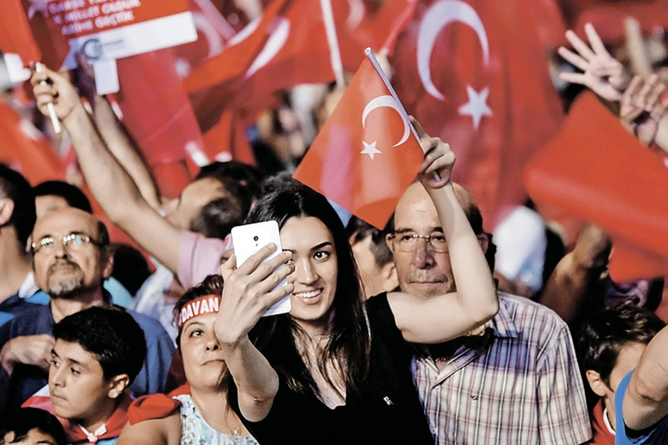 Победу над путчистами турки восприняли как национальный праздник.