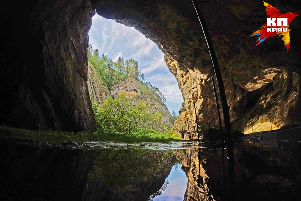 Вход в Капову пещеру впечатляет - это арка высотой 20 метров.