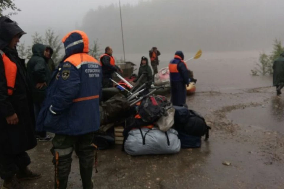 Около 70 туристов, отправившихся на сплав по реке, пришлось спасать в Якутии. ФОТО: Служба спасения Якутии