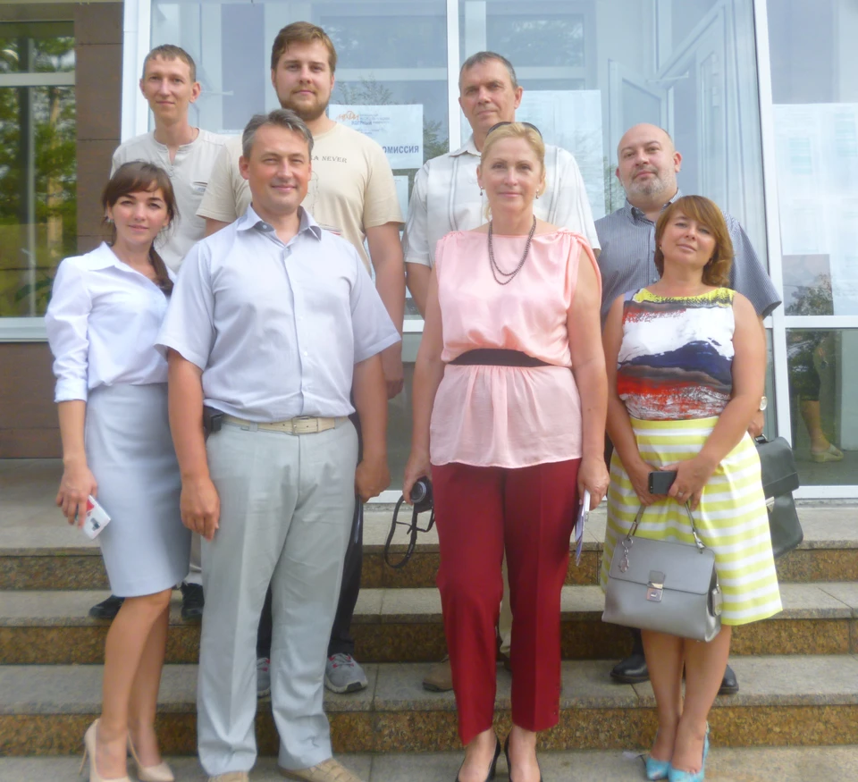 Владимир Дубровский (второй ряд, крайний справа) в составе челябинской делегации в Снежинском филиале МИФИ.