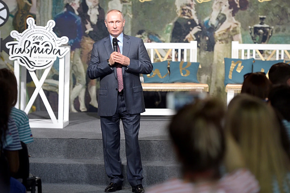Жалоба от киевских властей поступила на… Владимира Путина. Их возмутил визит российского президента в Крым