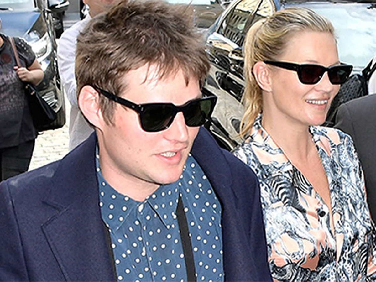 Психология влюбленности: что делает отношения Александра фон Бисмарка и Кейт Мосс такими особенными