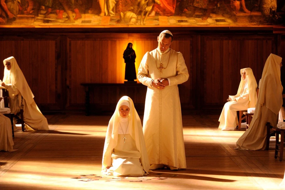 "Молодой Папа" стилистически мало чем отличается от его «большого кино»