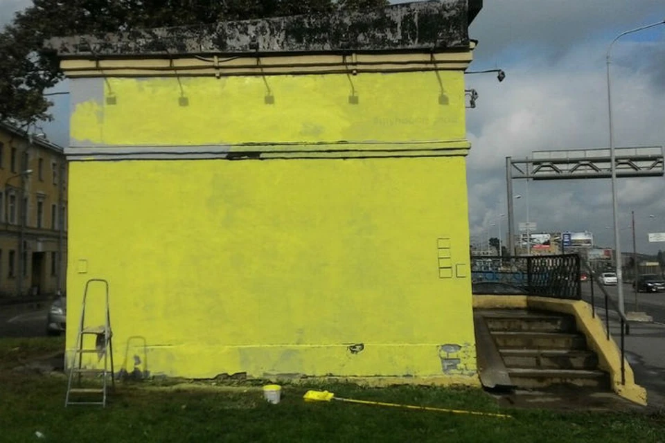 Конечно, ярко-желтая стена многим покажется лучше портрета Задова Фото: соцсети